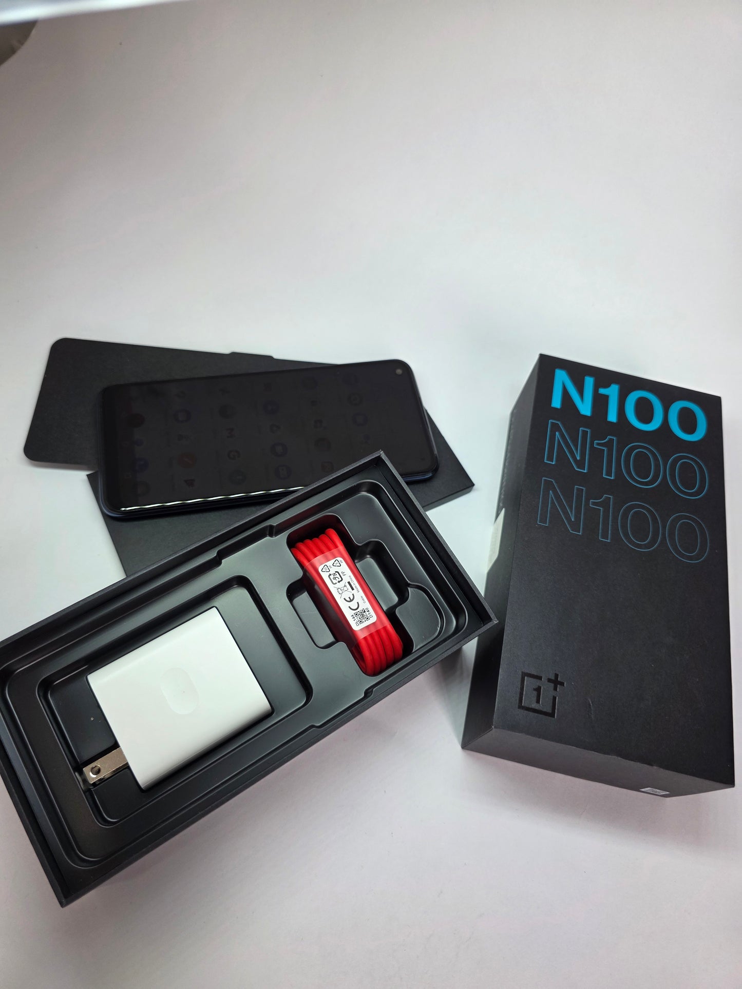OnePlus N100 – Equipo de Exhibición | 64GB + Cargador Original