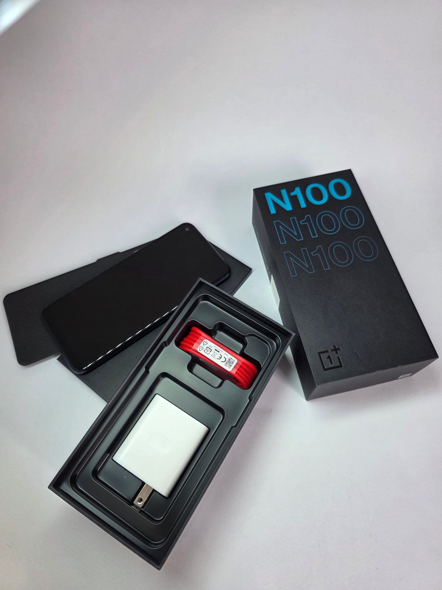 OnePlus N100 – Equipo de Exhibición | 64GB + Cargador Original