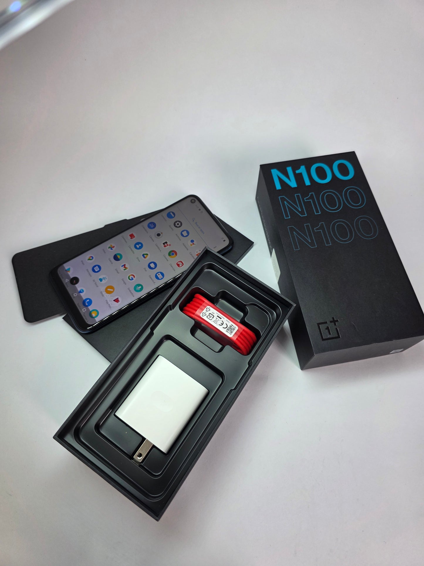 OnePlus N100 – Equipo de Exhibición | 64GB + Cargador Original